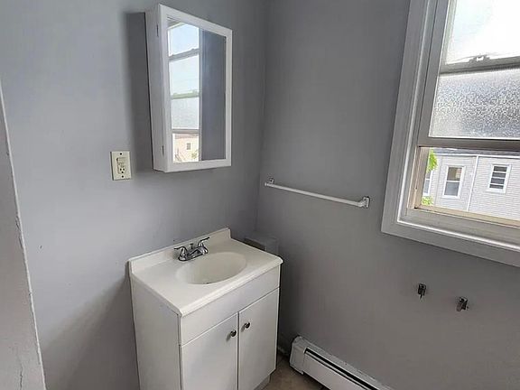 5th image of 148 Chadwick Ave #4