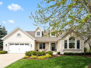 17 Ashwood Ct, Sugar Grove, IL 60554