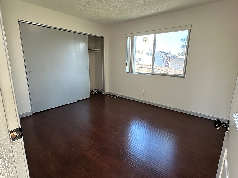 1033 Broad Ave #201 — Photo 7