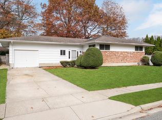 17 Evans Avenue, Farmingdale, NY 11735