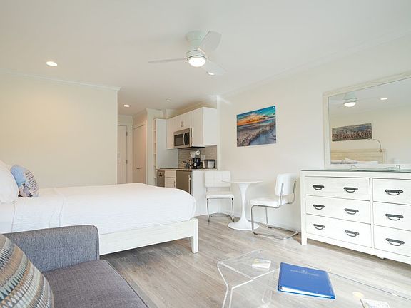 3rd image of 226 Pantigo Rd #120