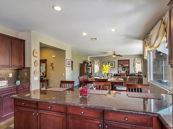4th image of 635 Barbre Ln