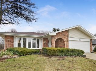 7101 Terrace Dr, Downers Grove, IL 60516