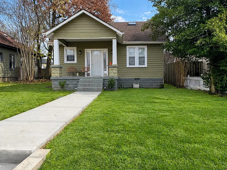 1207 N 5th St — Photo 1