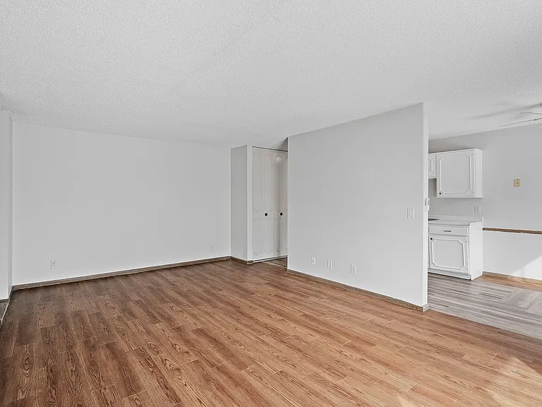Highland Gables Apartments — Photo 26