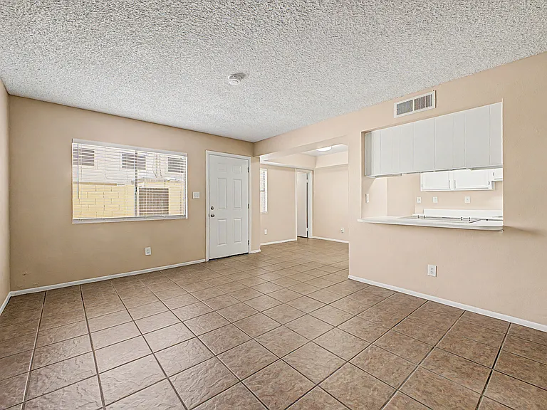 5847 N 48th Dr — Photo 5