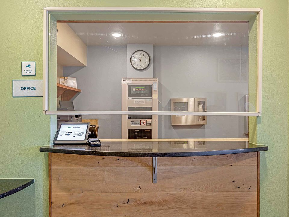 Lobby and Guest Check-in