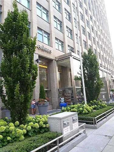 111 Saint Clair Ave W Photo 1
