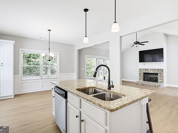 5th image of 59 Stonecrest Dr
