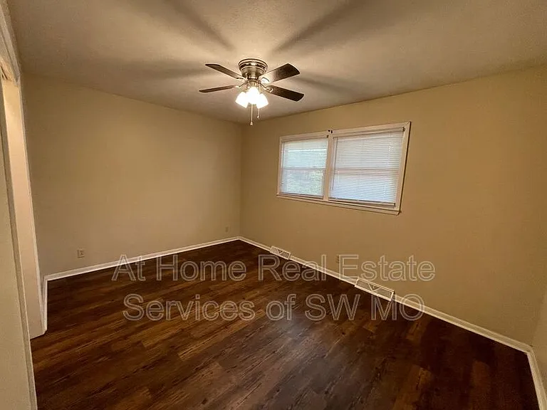 331 E Wayland St — Photo 10