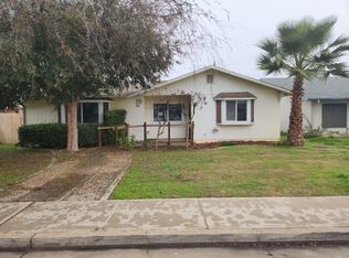 240 N Smith Ave, Dinuba, CA 93618