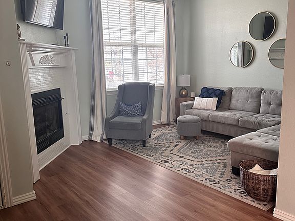 2nd image of 524 Founders Park Dr W