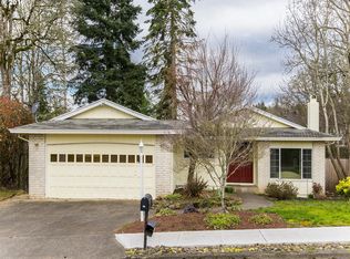 630 Collins Crest St, Gladstone, OR 97027