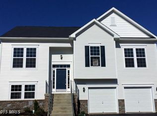 737 Bristol Dr, Greencastle, PA 17225