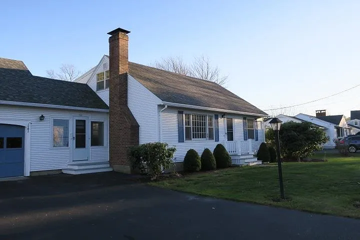 524 Wallis Rd — Photo 2