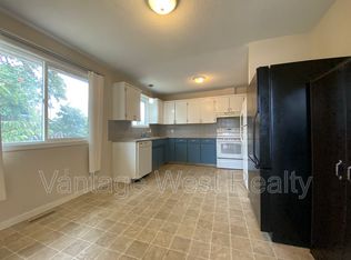 643 Hollydell Rd, Kelowna, BC V1X1L4