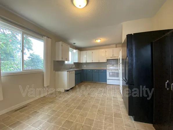 643 Hollydell Rd, Kelowna, BC V1X 1L4