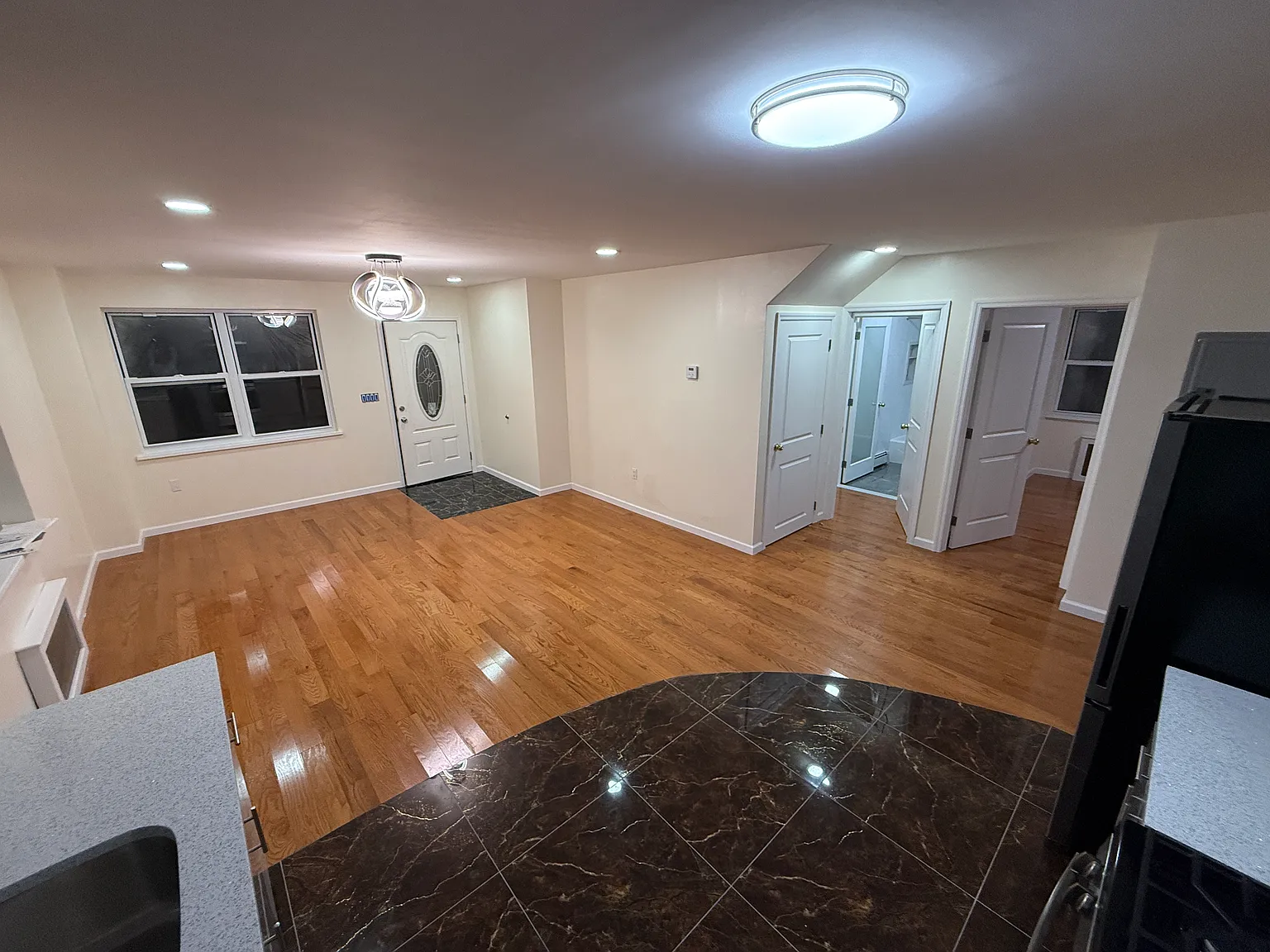 3 bed, 1300 sqft, $3,050 — Photo 2