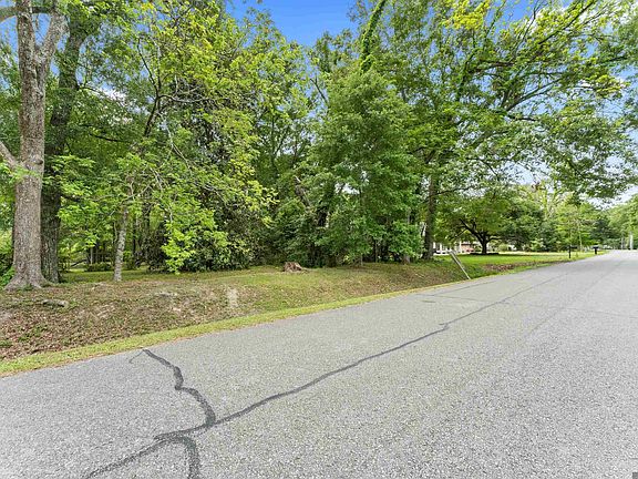 4th image of 460 Rodney Dr
