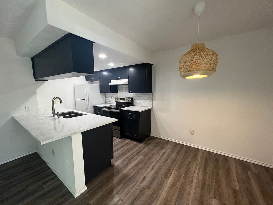 1st image of 3458 Willowrun Dr APT B