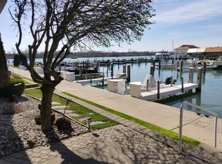 21 Kreger Dr, Wyandotte, MI 48192