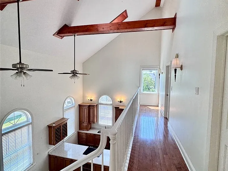 762 Columbus Pkwy — Photo 17
