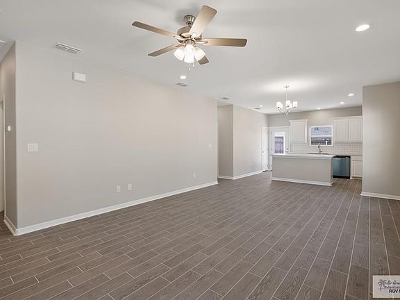 5th image of 2241 Grove Ln