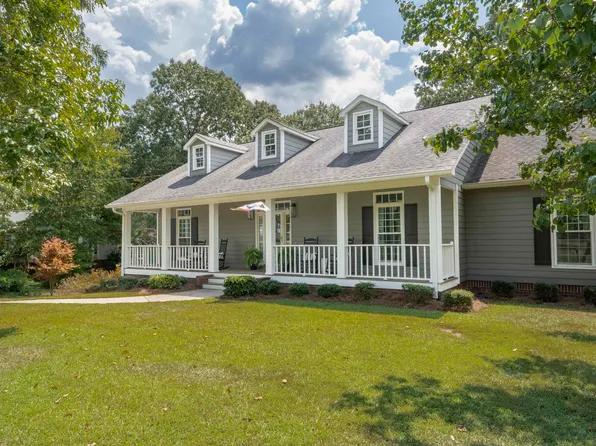 6612 Red Leaf Ln, Hueytown, AL 35023