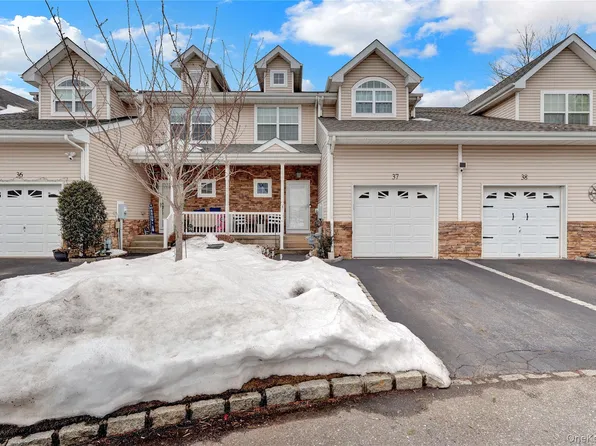 37 Terrace Lane, Patchogue, NY 11772