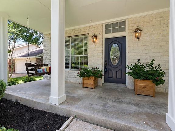 4th image of 1812 Blue Bell Dr