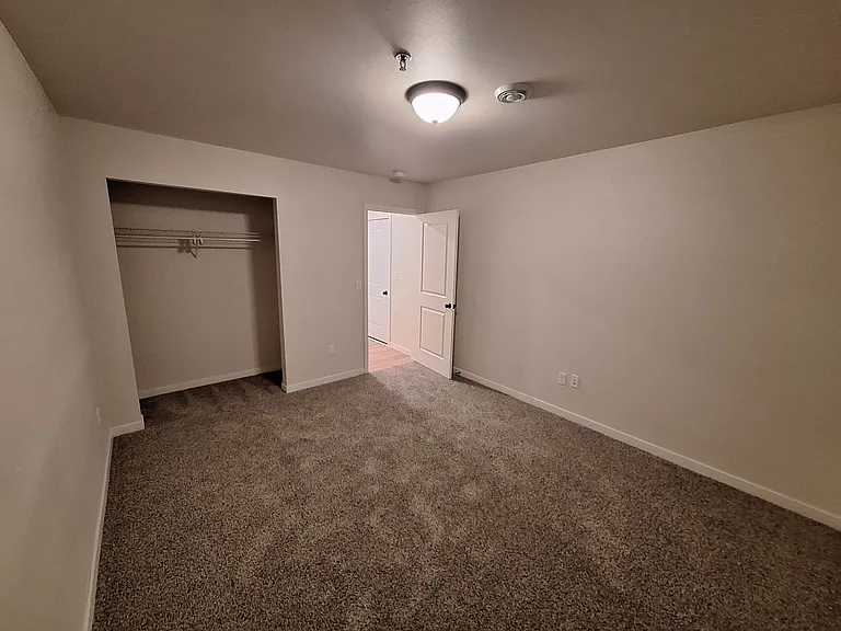 826-834 Thames Ct #1008 — Photo 31