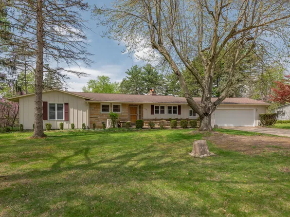 1054 Riverside Dr, Battle Creek, MI 49015