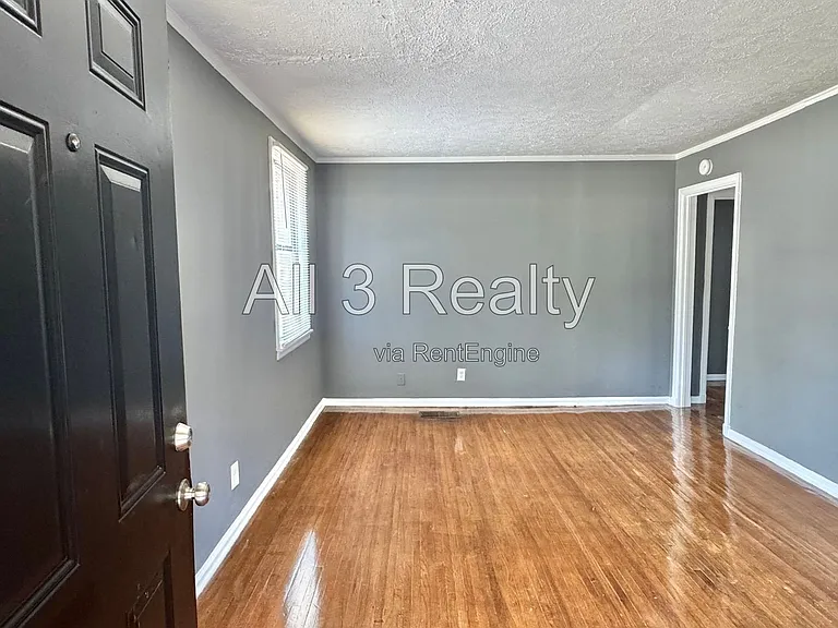 208 Bradley Dr — Photo 5