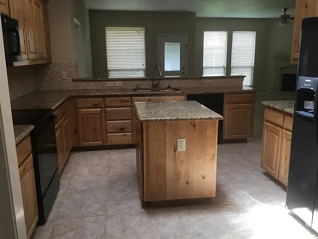 3101 Hornbeam St — Photo 2
