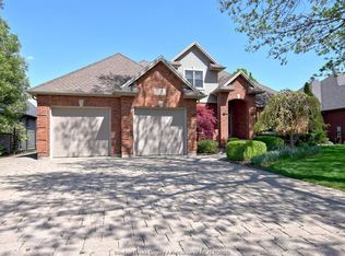 227 Clubview Dr, Amherstburg, ON N9V 3Z3
