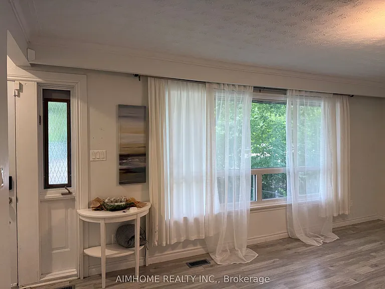 2076 Constance Dr — Photo 2