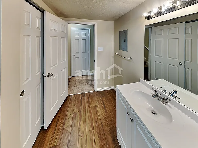 5252 S 4300 W — Photo 16