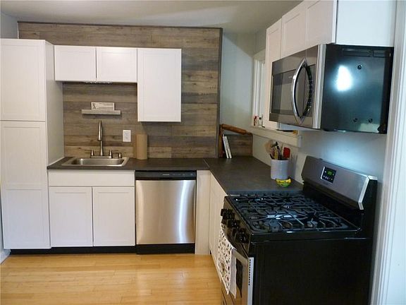 3rd image of 1901 N Leland Ave