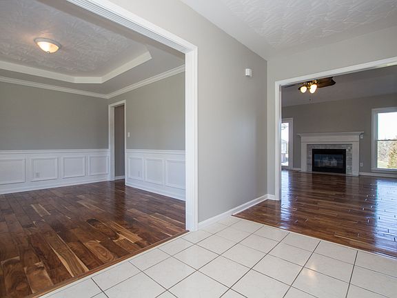 3rd image of 2104 Sandybrook Ct