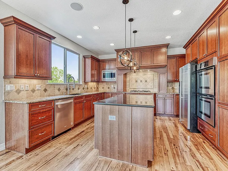 9611 Sunset Hill Dr — Photo 16