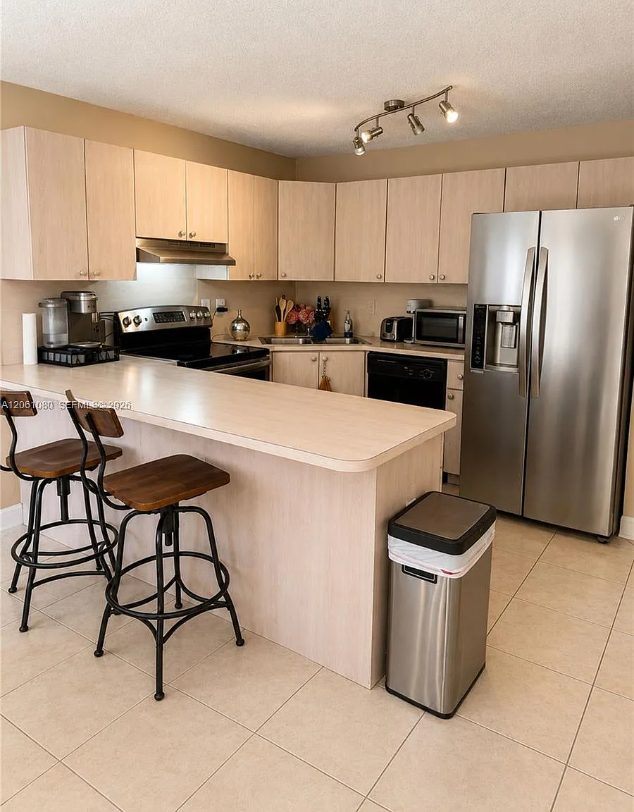 SW 158th Pl, Miami — Photo 2