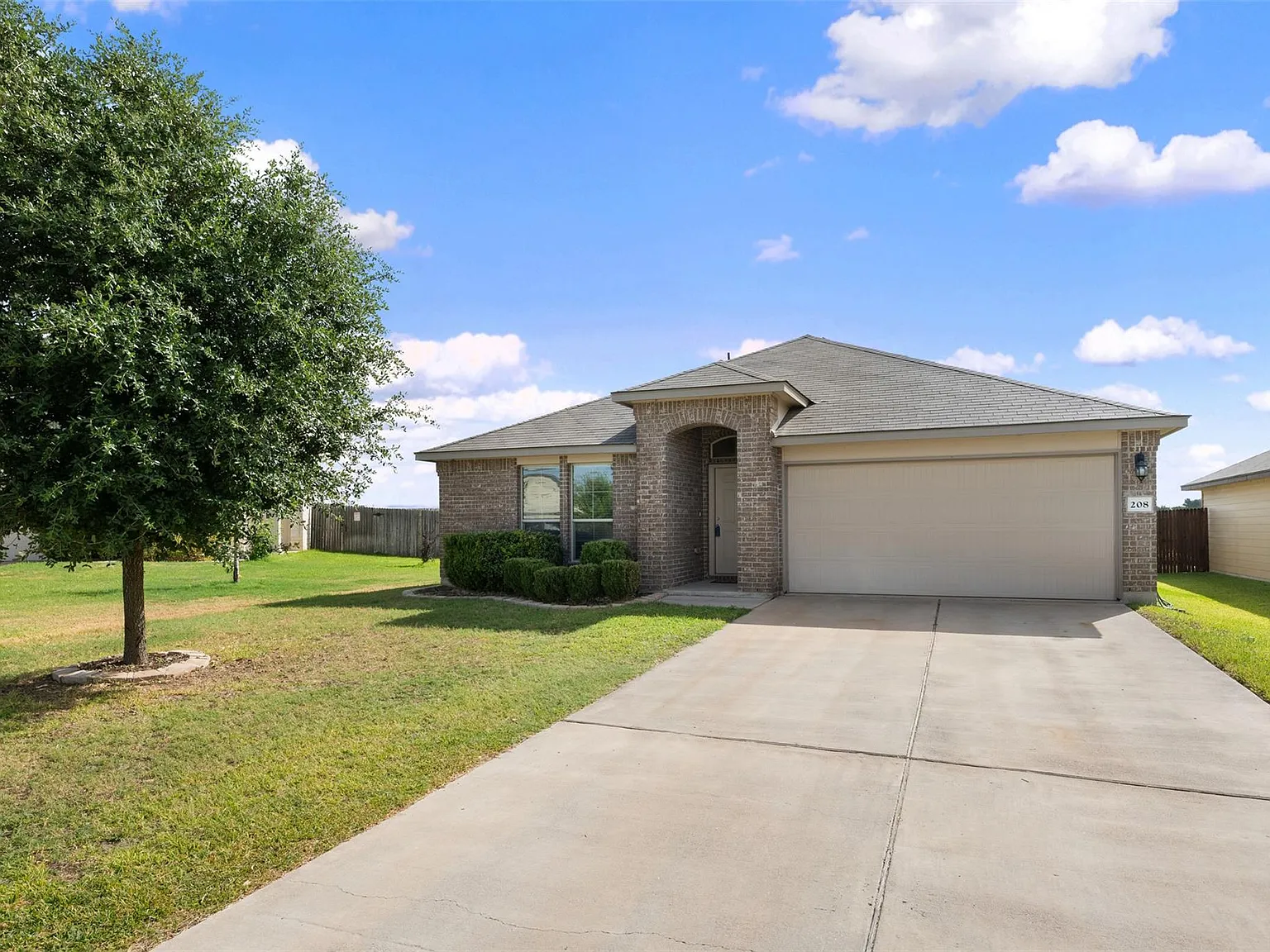 3 bed, 2.0 bath, 1508 sqft, $1,900 — Photo 4