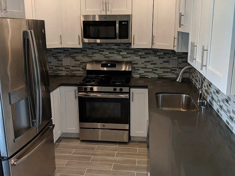 864 Alta Loma Dr — Photo 3
