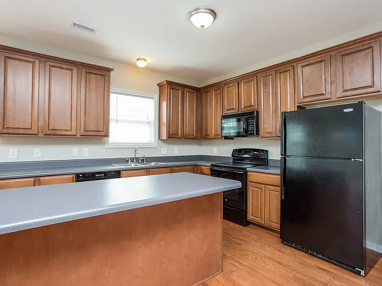 200 Willowbrook Cir — Photo 6