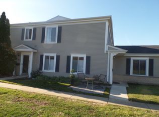 1589 Quaker Ln #106-B, Prospect Heights, IL 60070