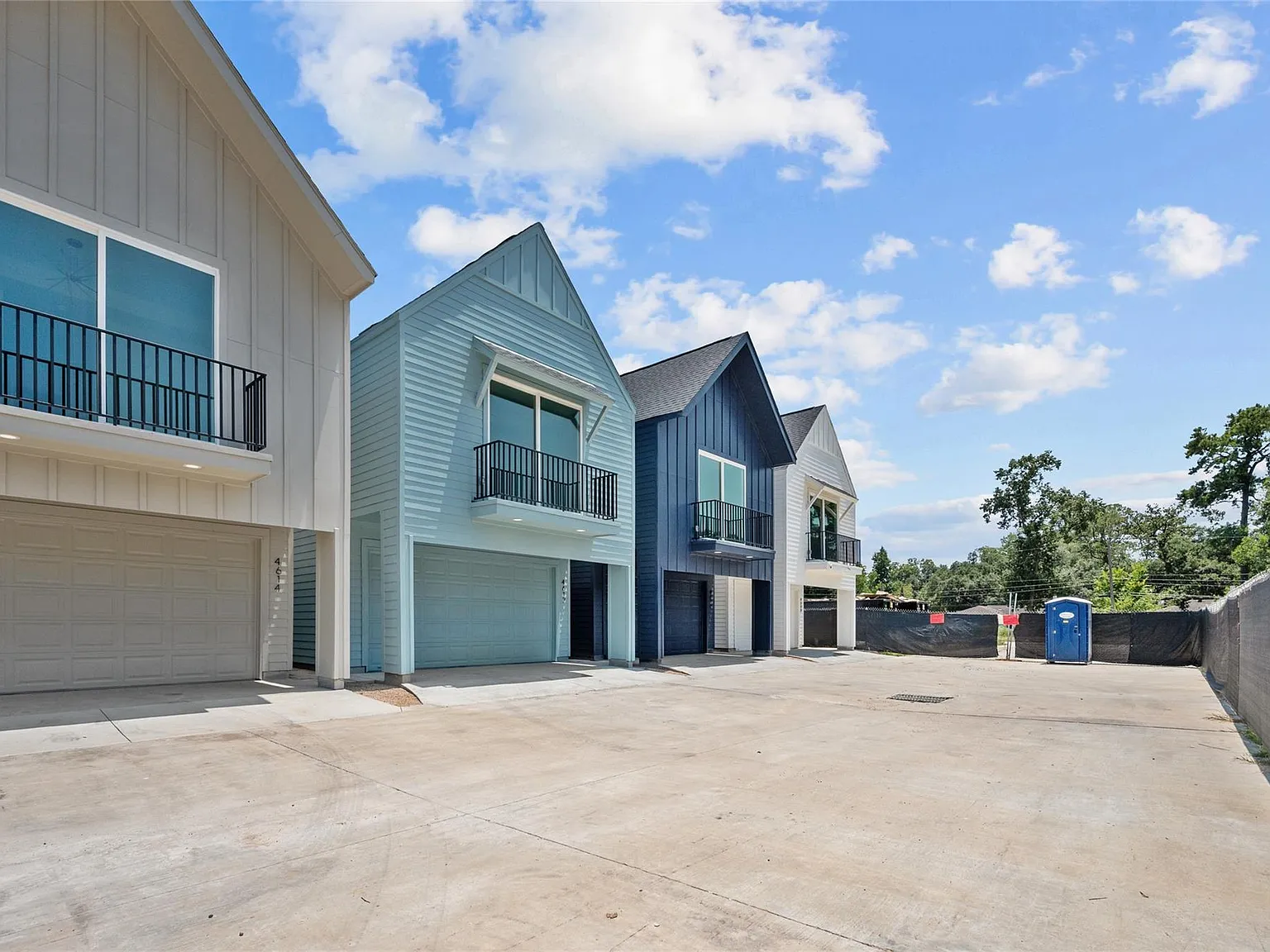 3 bed, 2.5 bath, 1648 sqft, $2,399 — Photo 2