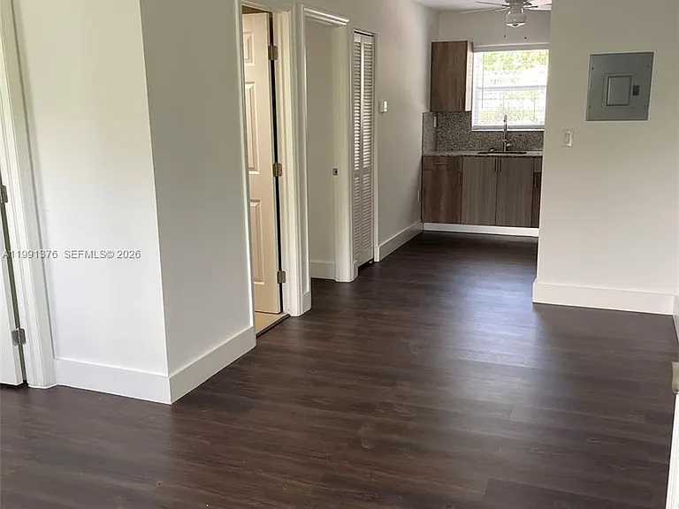 1864 NW 24th St #4 — Photo 3