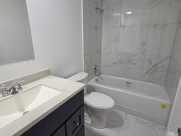 539 W 61st St #B — Photo 13