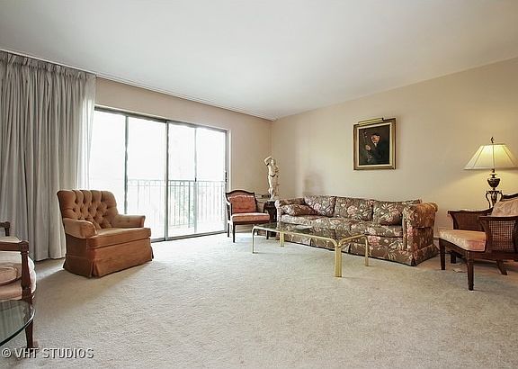 2nd image of 6800 N California Ave APT 3H