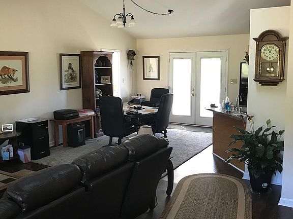 4th image of 1745 Dr Saye Ln